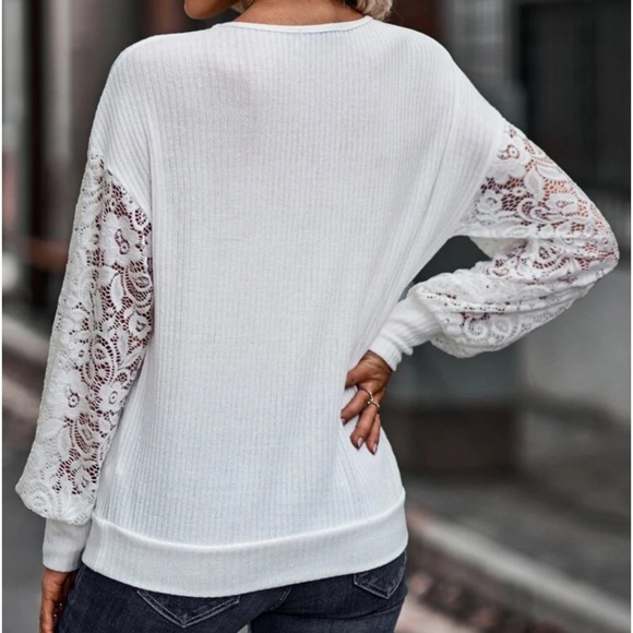 New V neck lace sleeve long sleeve top - Picture 5 of 6